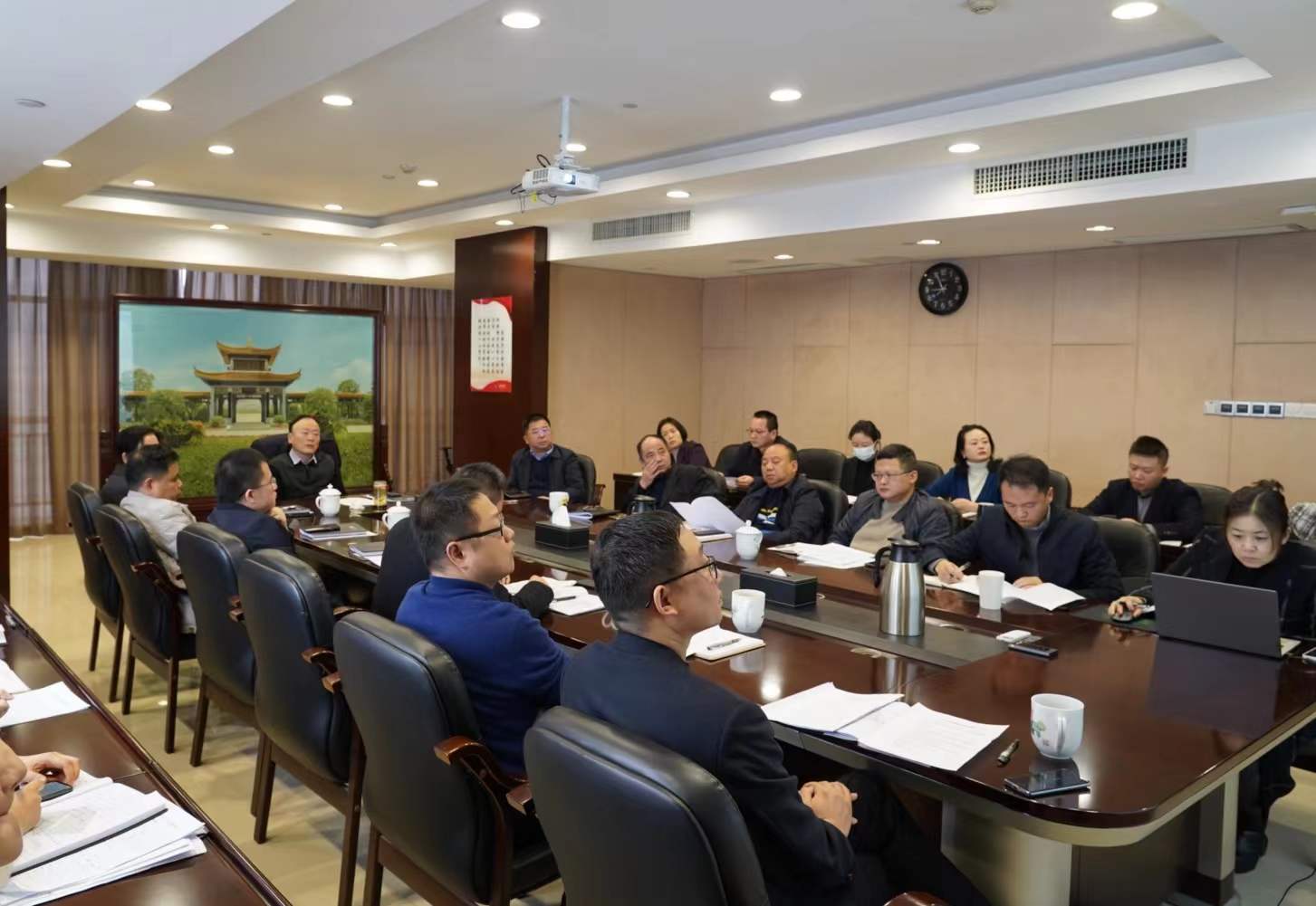 华体会网页版-华体会(中国)召开2022年经营发展工作务虚会