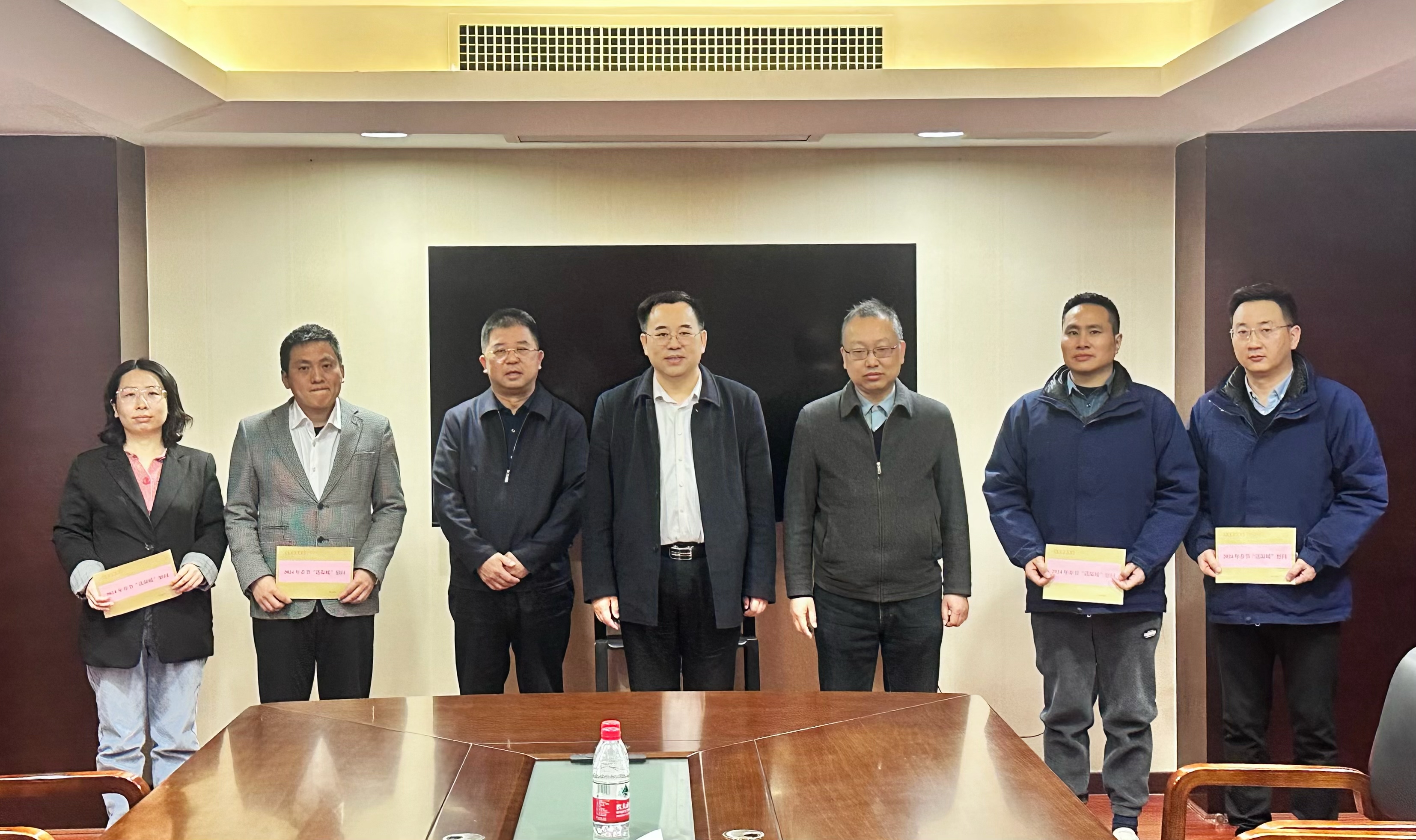 寒冬送温暖，关爱暖人心——华体会网页版-华体会(中国)开展2024年春节“送温暖”走访慰问活动