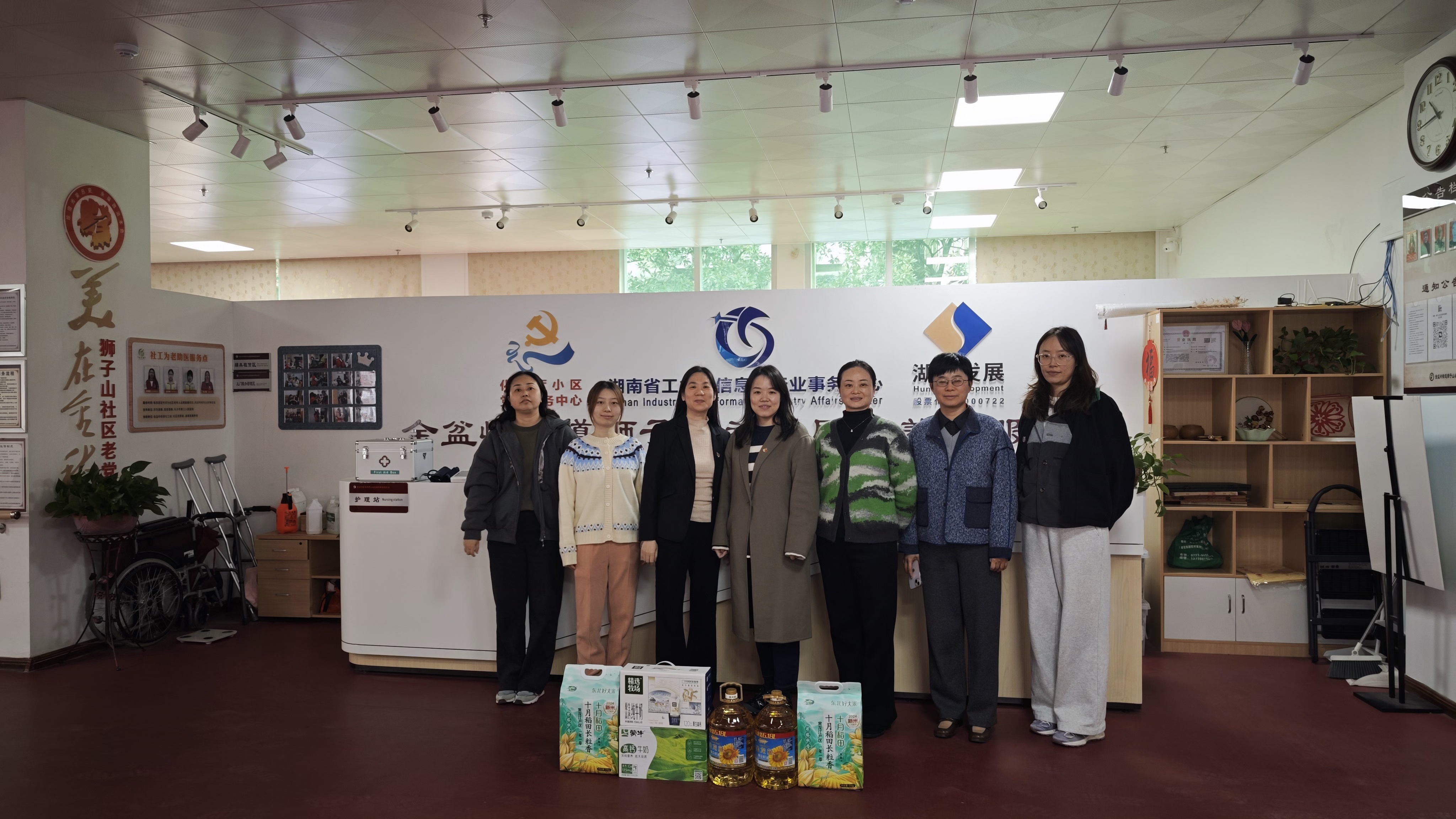 华体会网页版-华体会(中国)证券事务与资金财务党支部开展“关爱独居老人”志愿服务活动